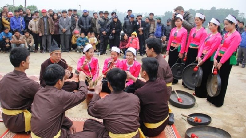 Hội hát sắc bùa ở Mường Vang 