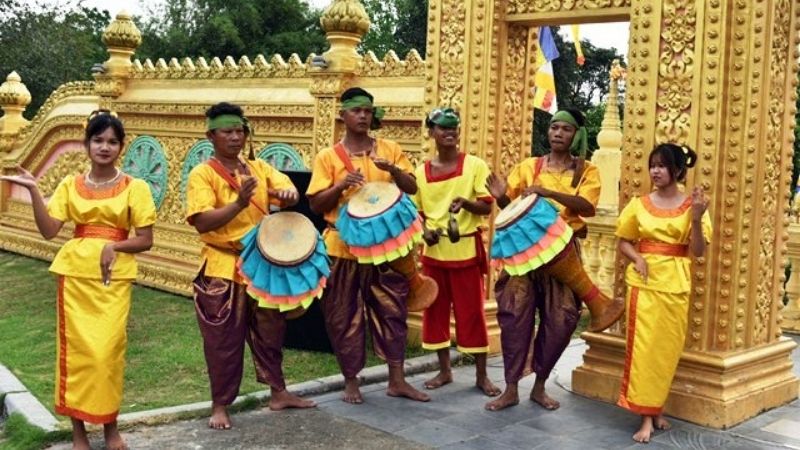 Tập quán truyền thống, quan hệ thân tộc và dòng họ của người Khmer